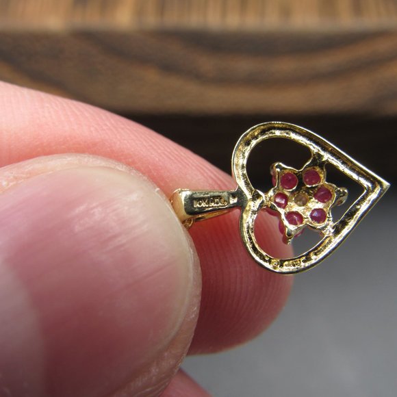 18" 10K Gold Topaz & Diamond Chip Heart Necklace - Picture 4 of 7